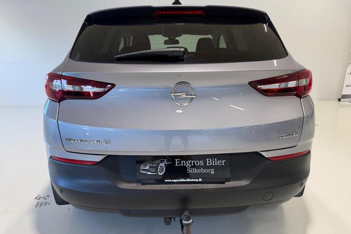 Grå Opel Grandland X fra 2018