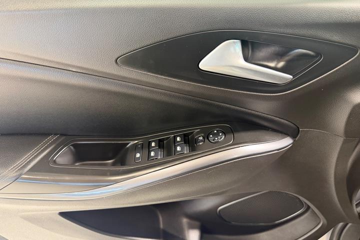 Grå Opel Grandland X fra 2018