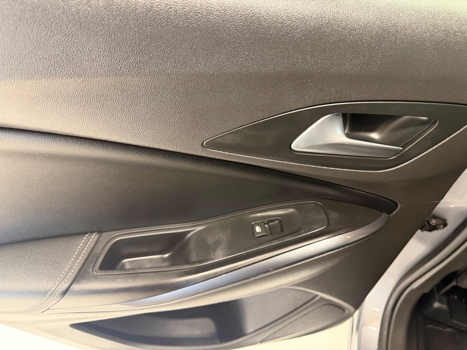 Grå Opel Grandland X fra 2018