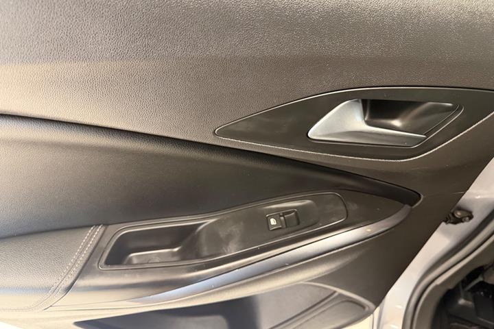 Grå Opel Grandland X fra 2018