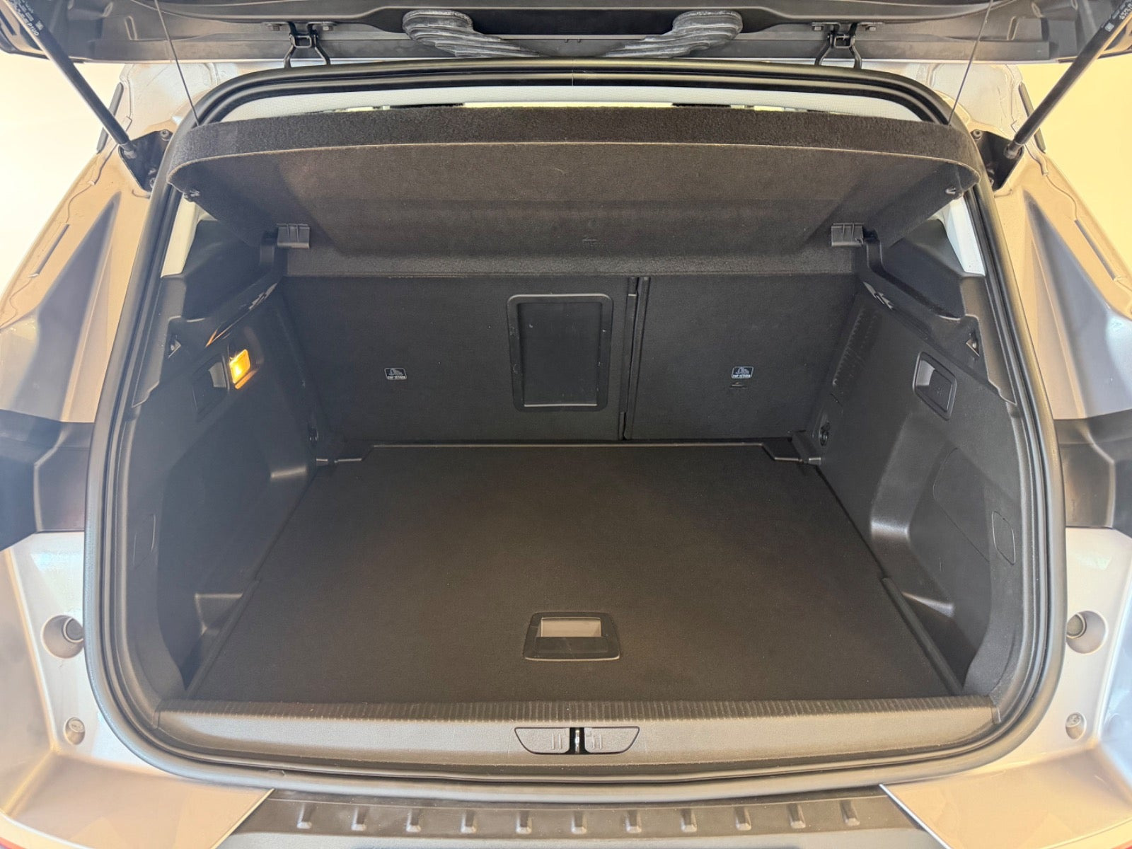 Grå Opel Grandland X fra 2018