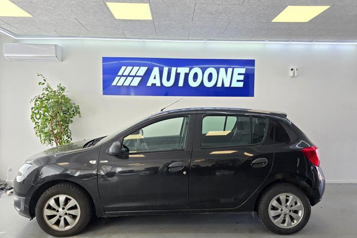 Sort Dacia Sandero fra 2016