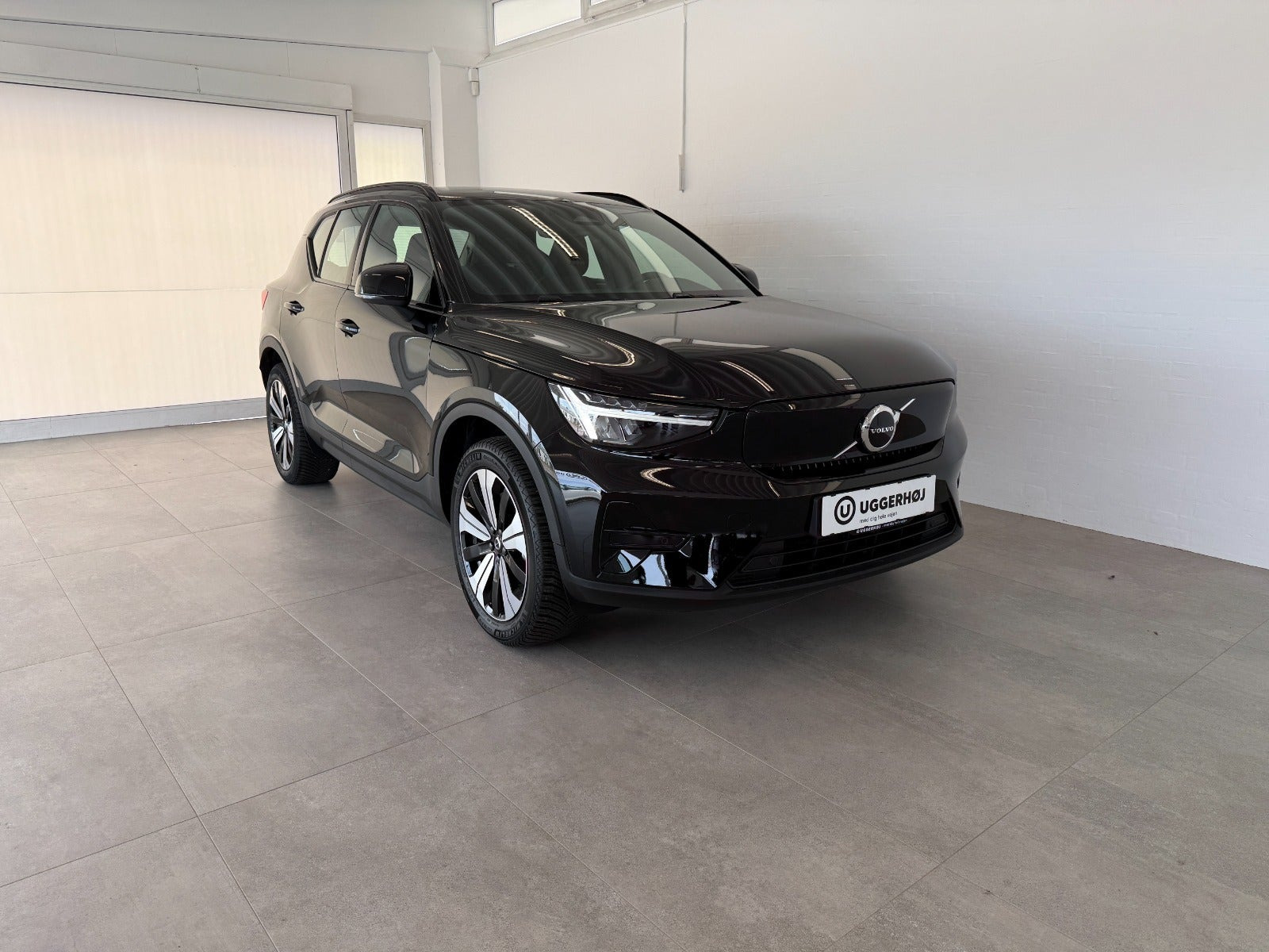 Sort Volvo XC40 fra 2023