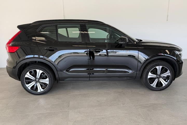 Sort Volvo XC40 fra 2023