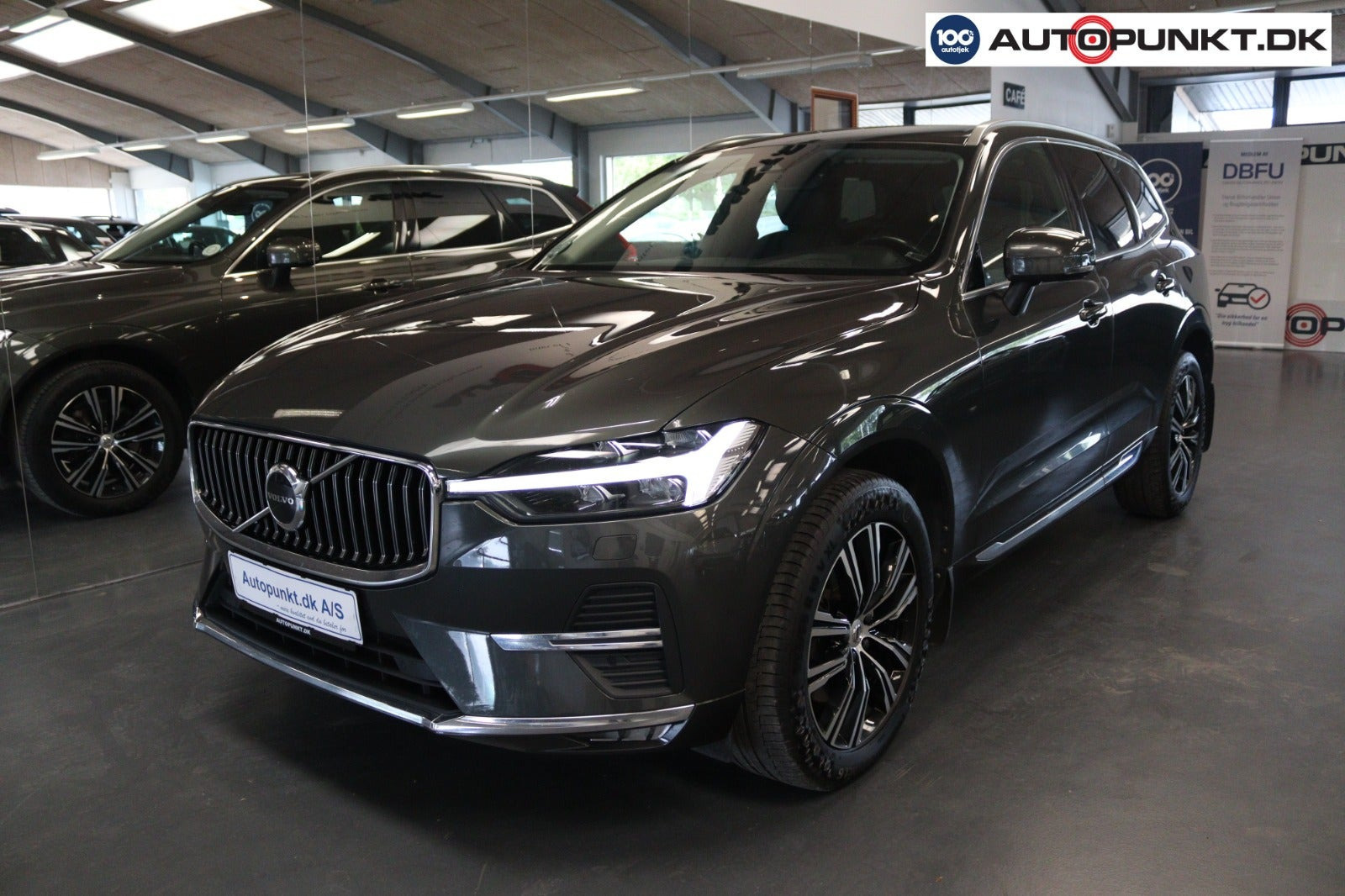 Grå Volvo XC60 fra 2022