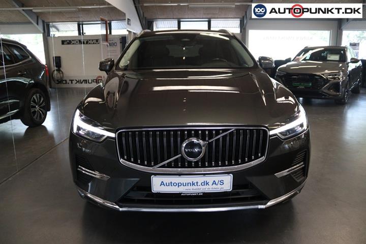 Grå Volvo XC60 fra 2022