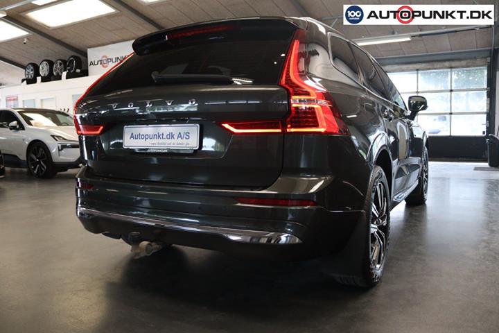 Grå Volvo XC60 fra 2022