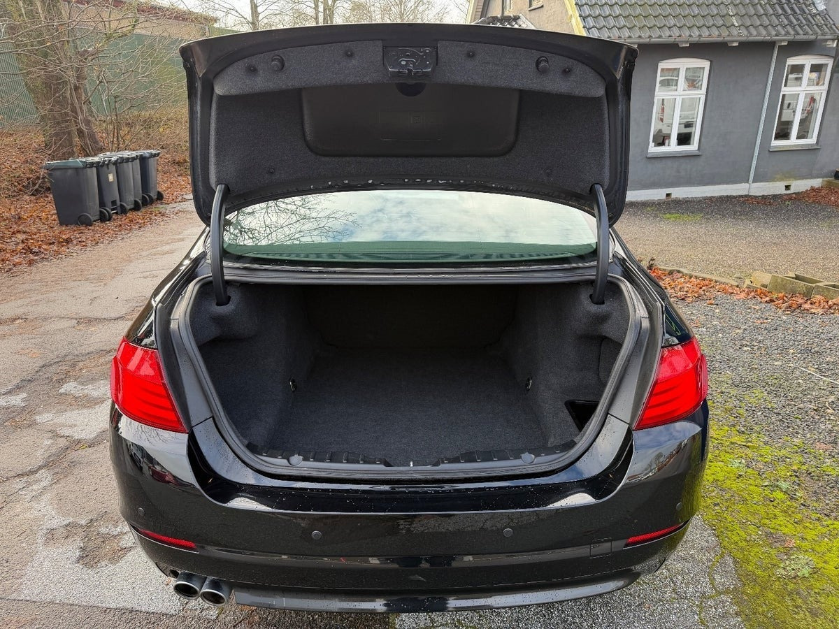 Sort BMW 520d fra 2013