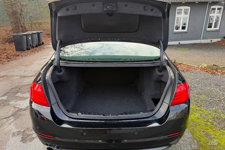 Sort BMW 520d fra 2013