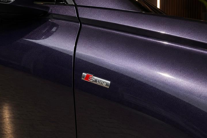Hvid Audi Q4 e-tron fra 2022