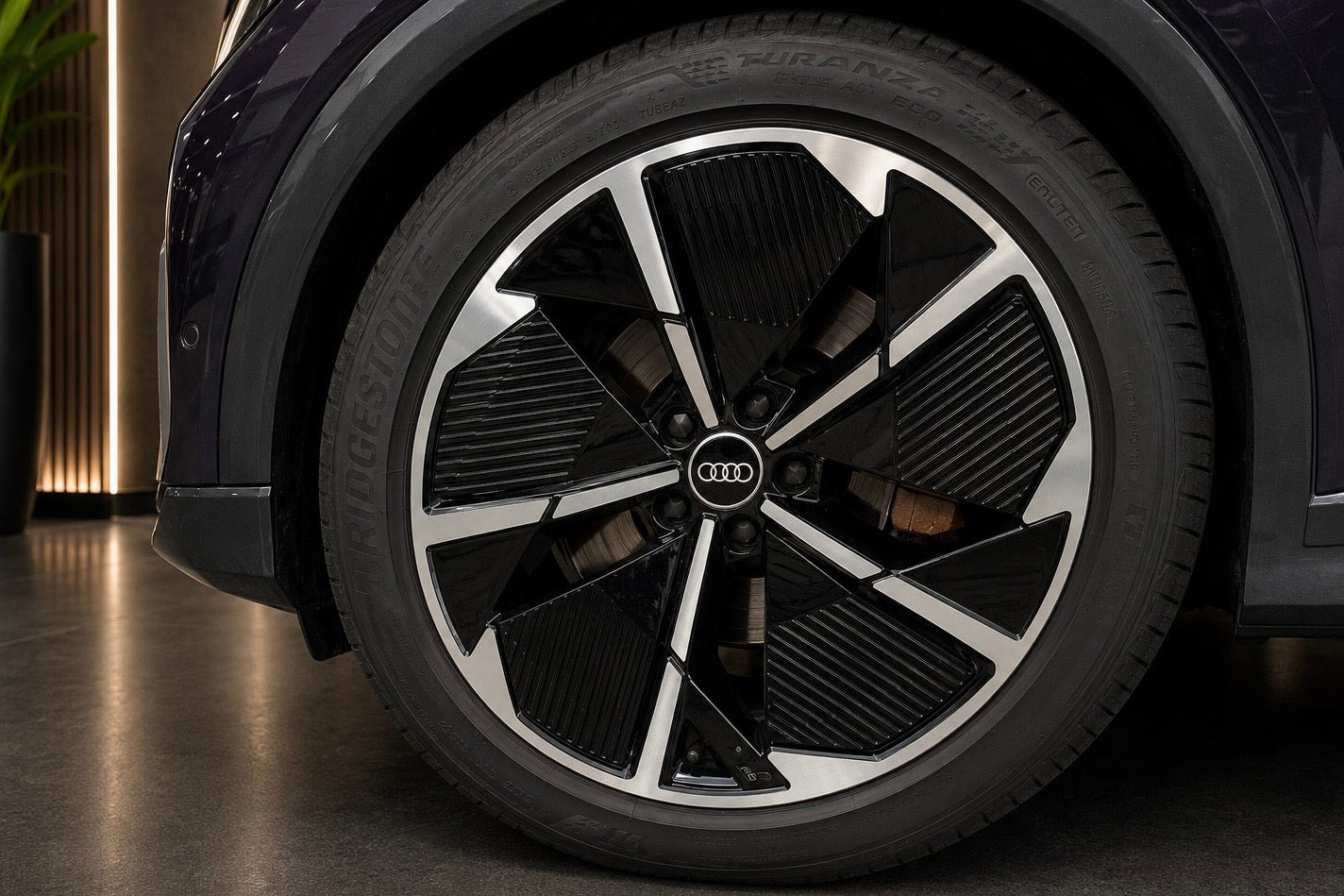Hvid Audi Q4 e-tron fra 2022