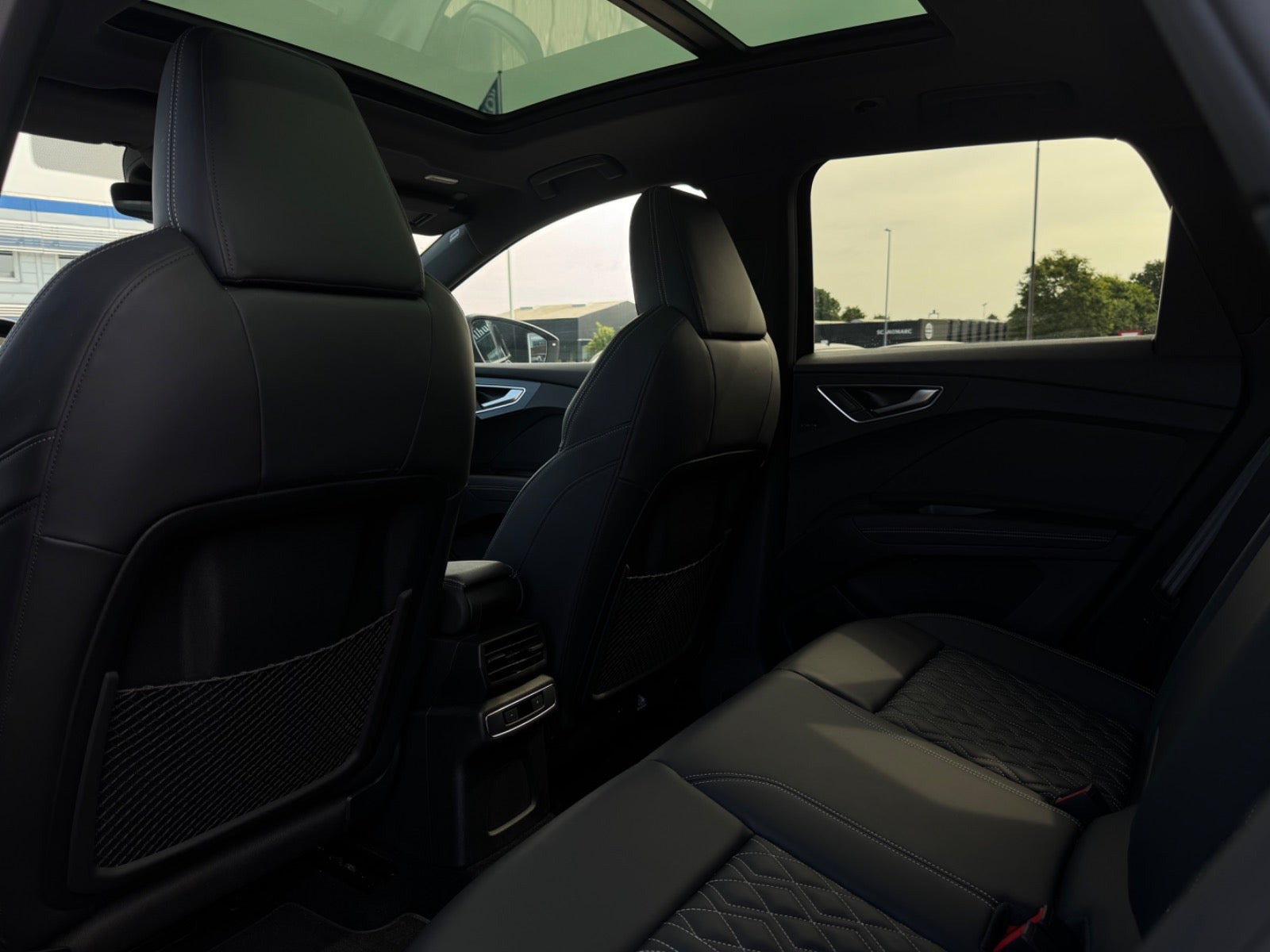 Hvid Audi Q4 e-tron fra 2022