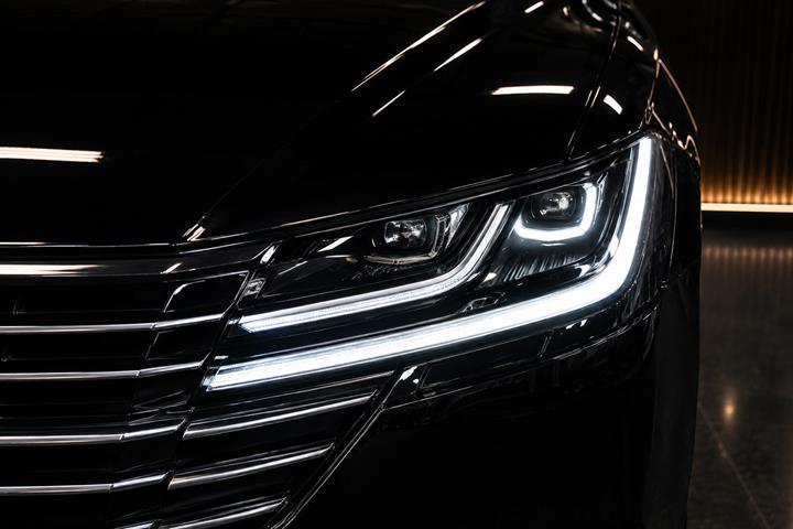 Sort VW Arteon fra 2018