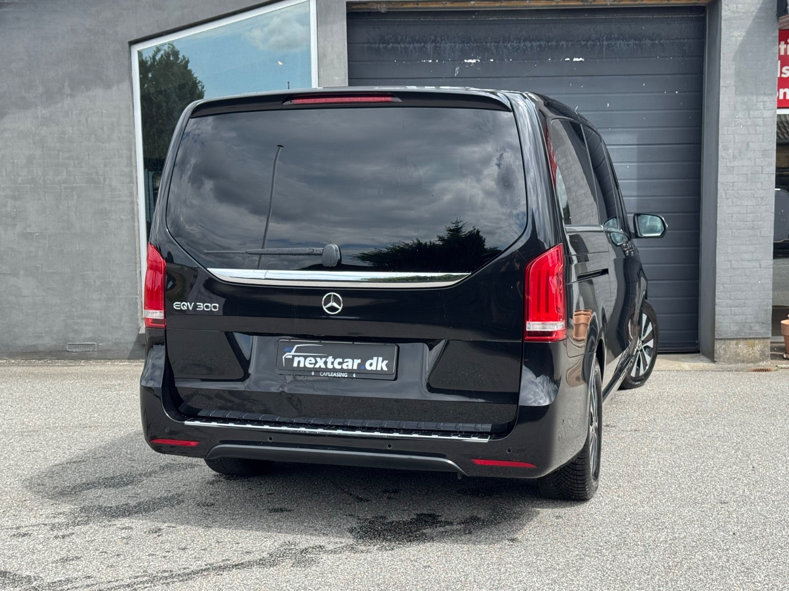 Sort Mercedes EQV300 fra 2022