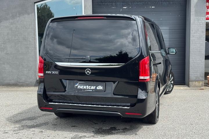 Sort Mercedes EQV300 fra 2022