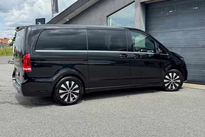 Sort Mercedes EQV300 fra 2022