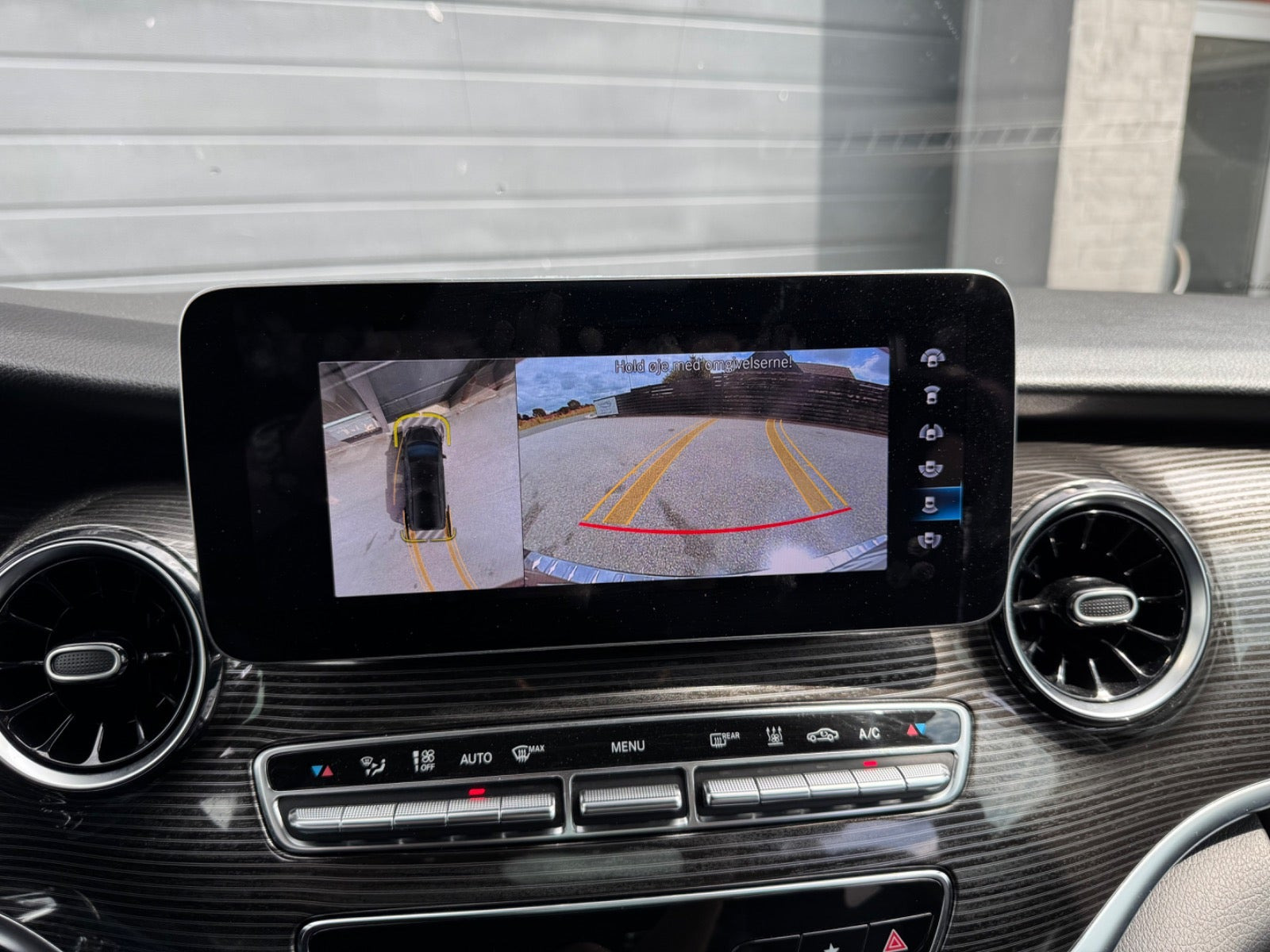 Sort Mercedes EQV300 fra 2022