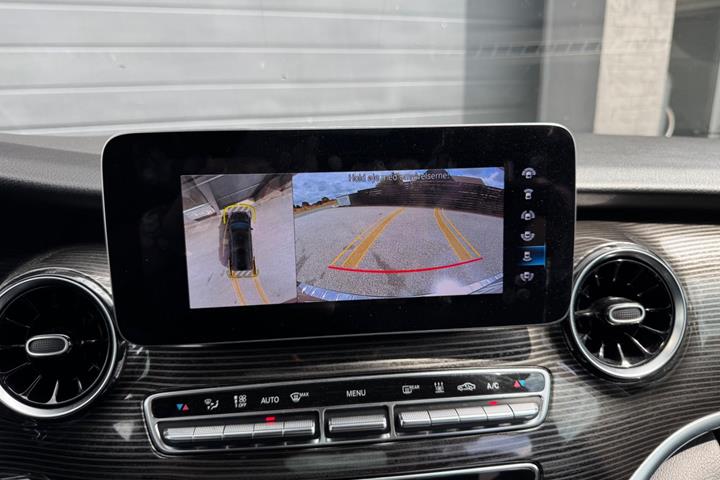 Sort Mercedes EQV300 fra 2022