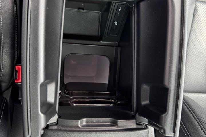 Sort Mercedes EQV300 fra 2022