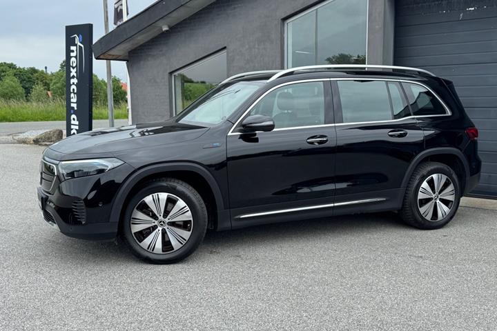 Sort Mercedes EQB250 fra 2023