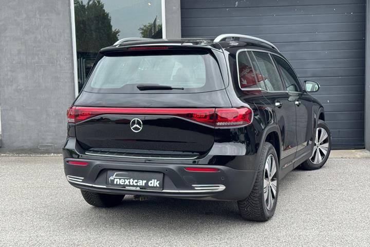 Sort Mercedes EQB250 fra 2023