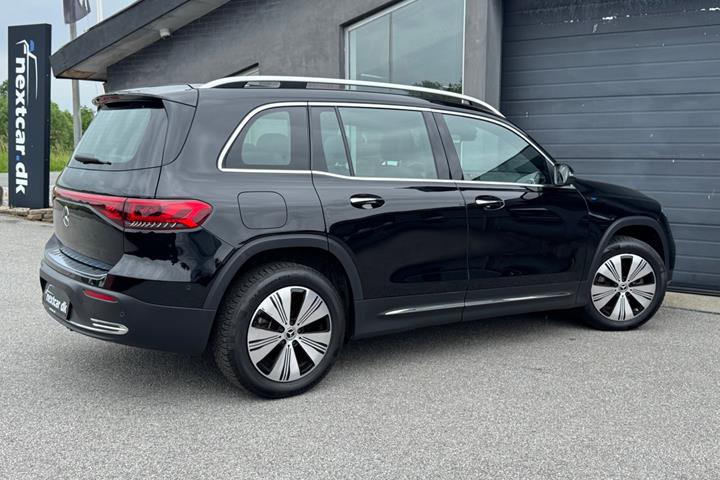 Sort Mercedes EQB250 fra 2023