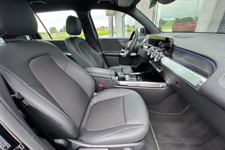 Sort Mercedes EQB250 fra 2023