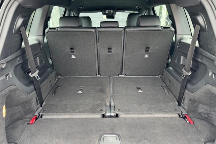 Sort Mercedes EQB250 fra 2023