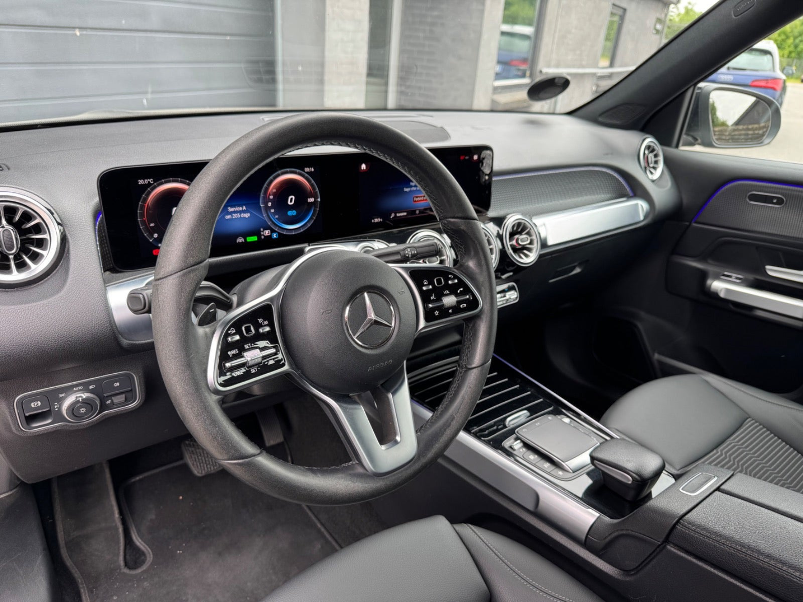 Sort Mercedes EQB250 fra 2023