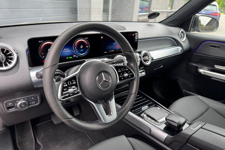 Sort Mercedes EQB250 fra 2023