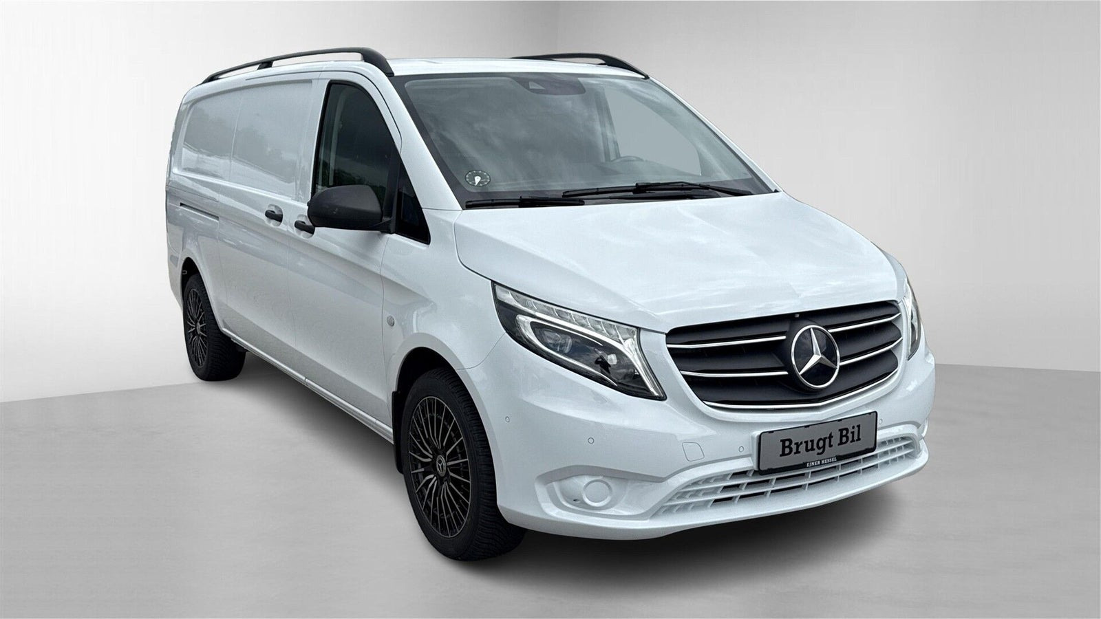 Hvid Mercedes Vito 119 fra 2022