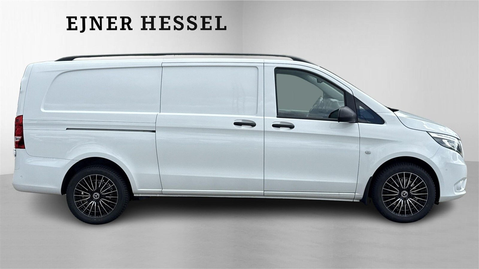 Hvid Mercedes Vito 119 fra 2022