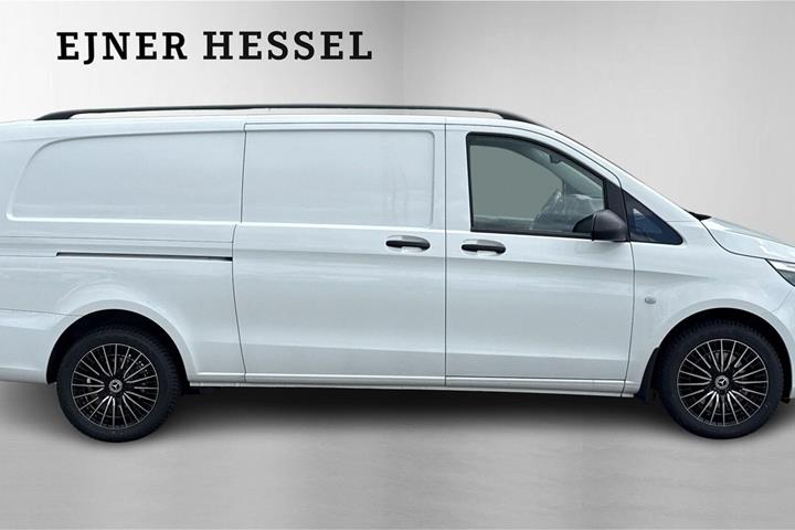 Hvid Mercedes Vito 119 fra 2022