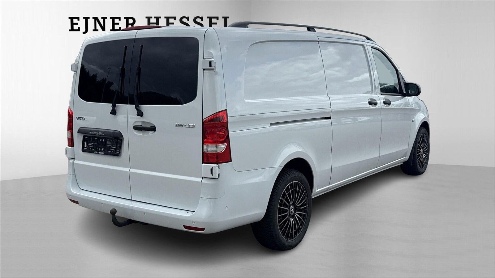 Hvid Mercedes Vito 119 fra 2022
