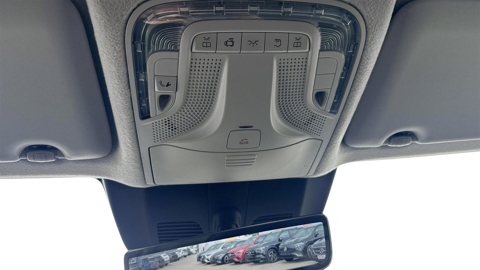 Hvid Mercedes Vito 119 fra 2022