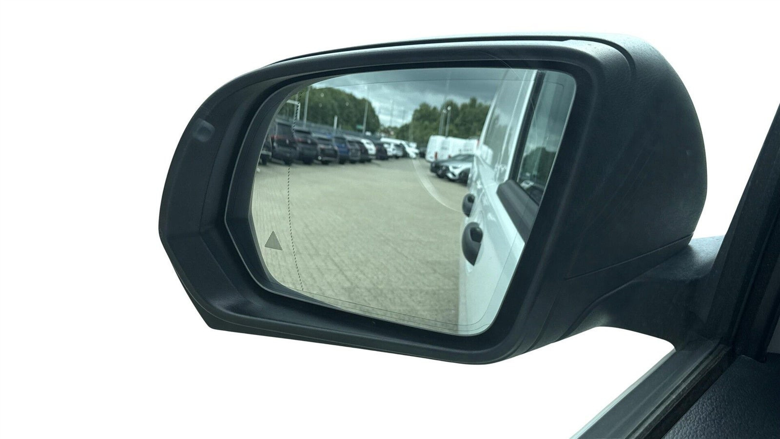 Hvid Mercedes Vito 119 fra 2022