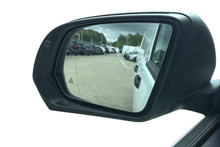 Hvid Mercedes Vito 119 fra 2022