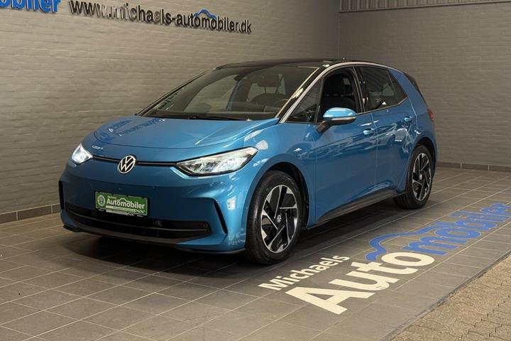 Blå VW ID.3 fra 2024 set udefra