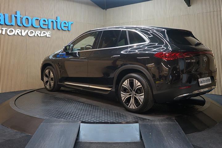 Sort Mercedes EQE350 SUV fra 2023