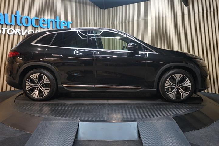 Sort Mercedes EQE350 SUV fra 2023