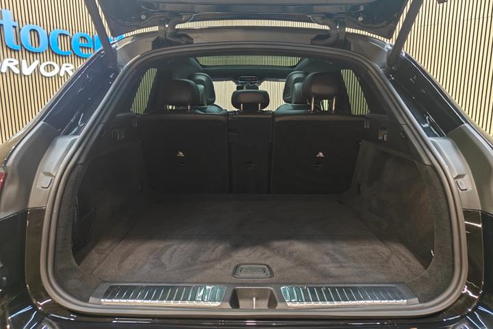Sort Mercedes EQE350 SUV fra 2023
