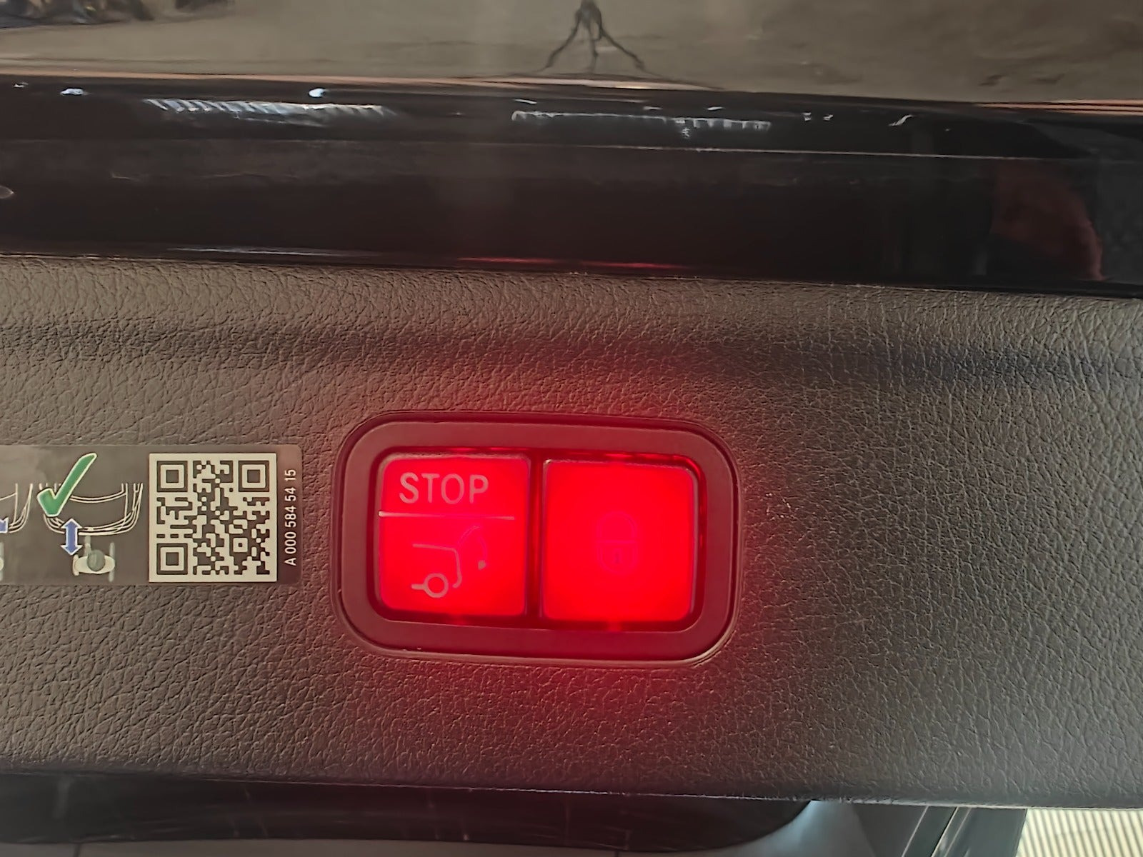 Sort Mercedes EQE350 SUV fra 2023