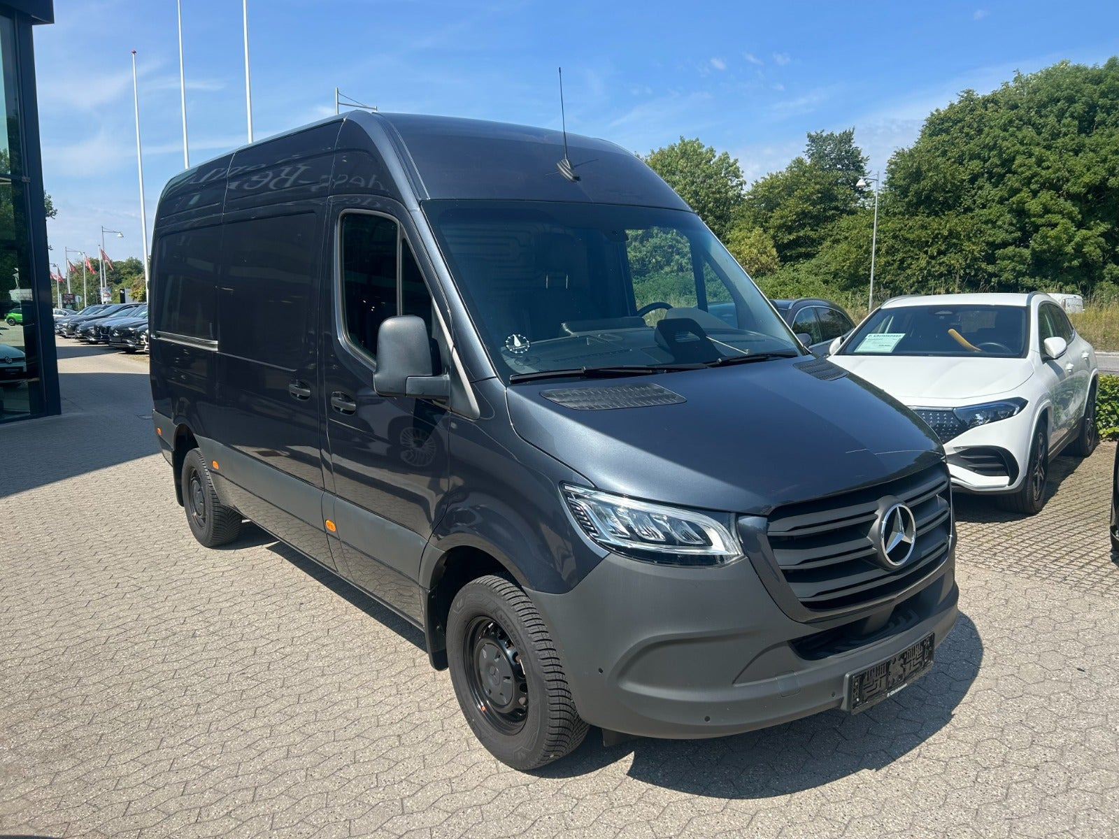 Grå Mercedes Sprinter 317 fra 2024