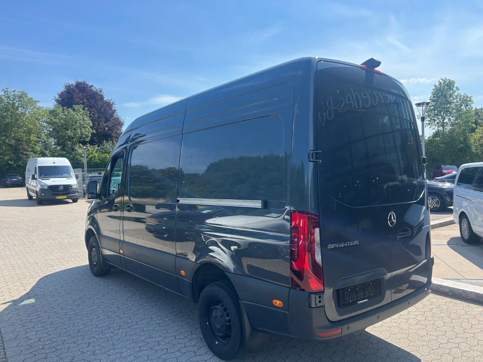 Grå Mercedes Sprinter 317 fra 2024