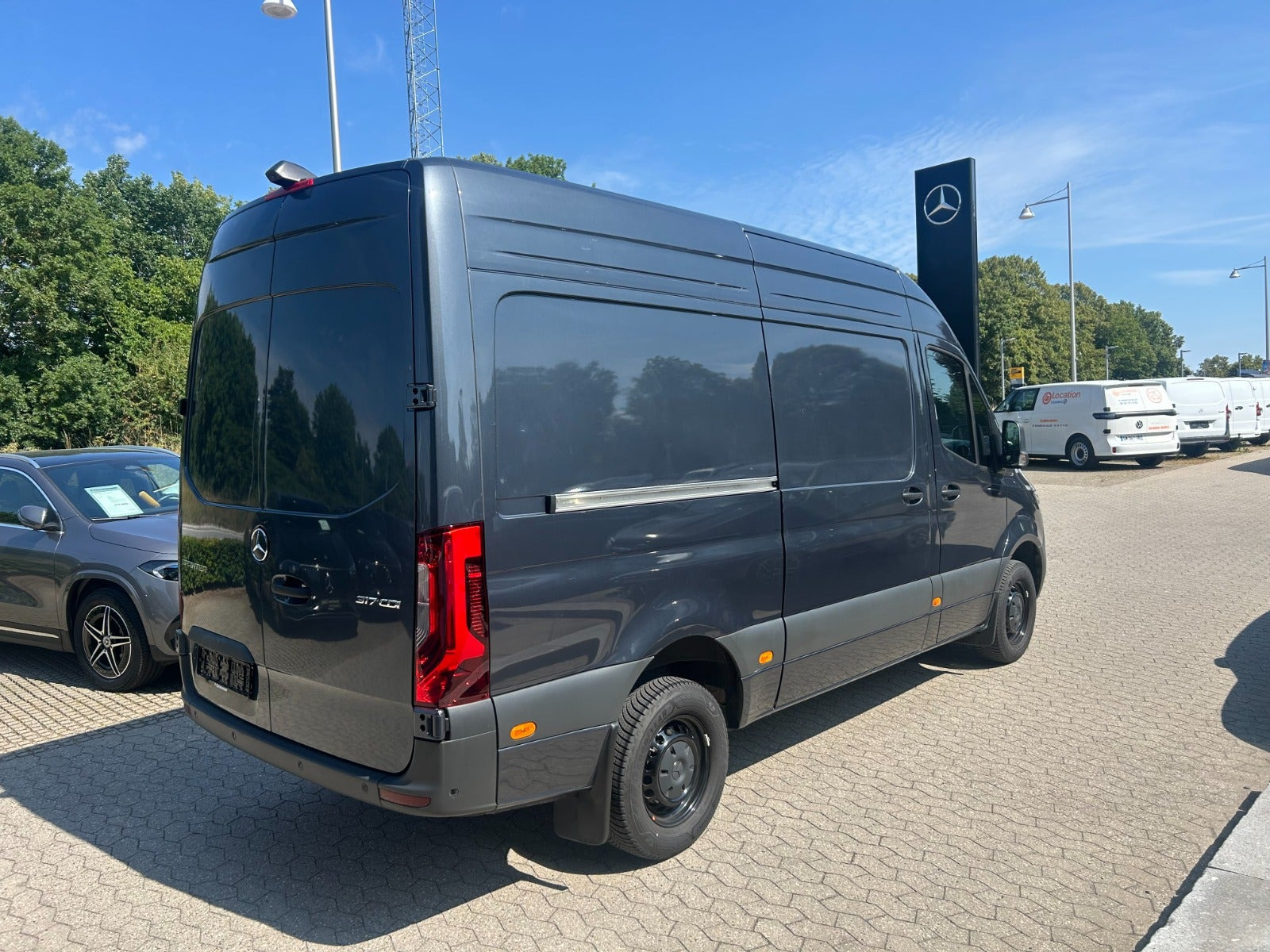 Grå Mercedes Sprinter 317 fra 2024