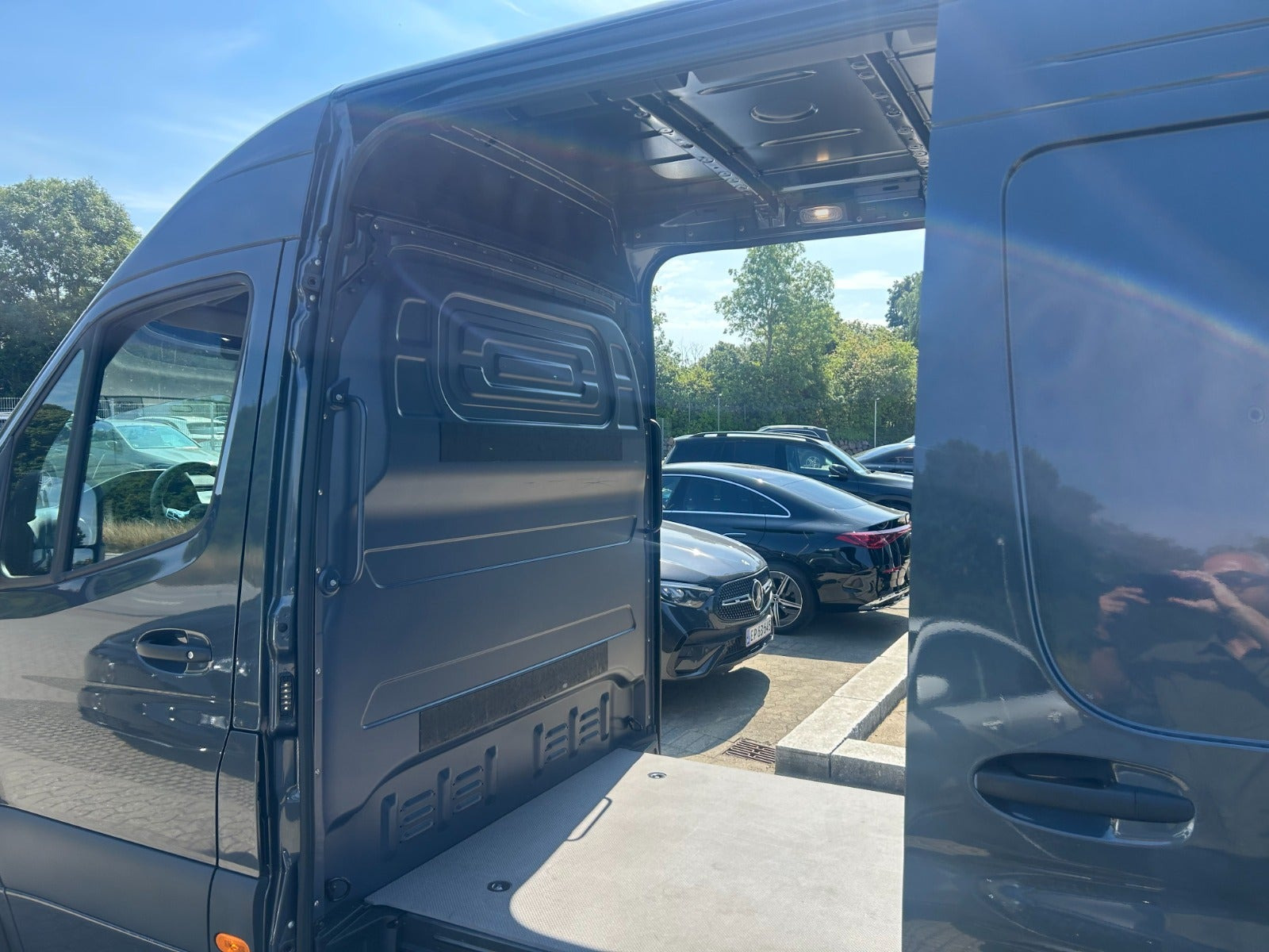 Grå Mercedes Sprinter 317 fra 2024