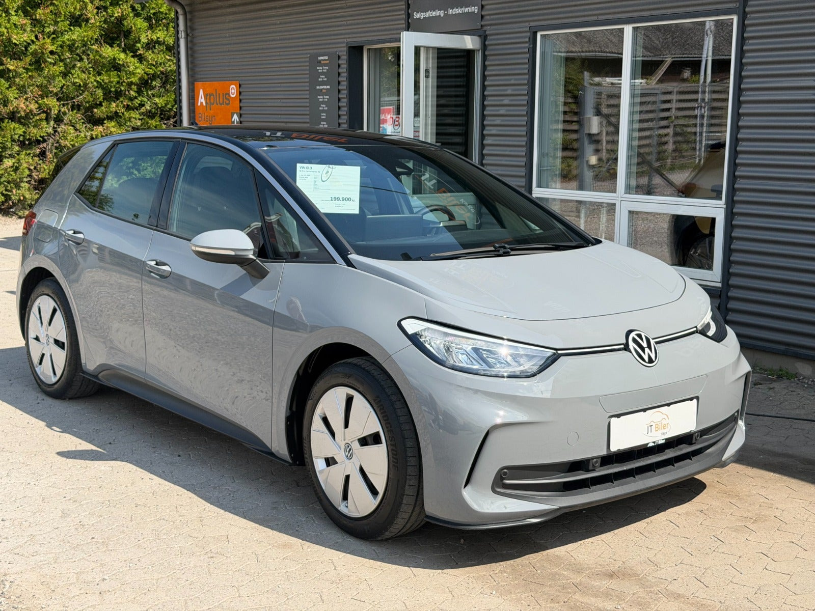 Grå VW ID.3 fra 2024 set udefra