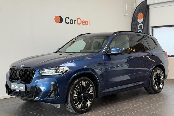 Blå BMW iX3 fra 2023