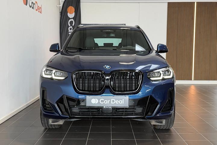 Blå BMW iX3 fra 2023