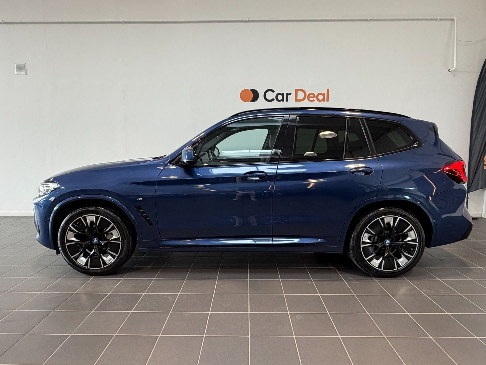 Blå BMW iX3 fra 2023